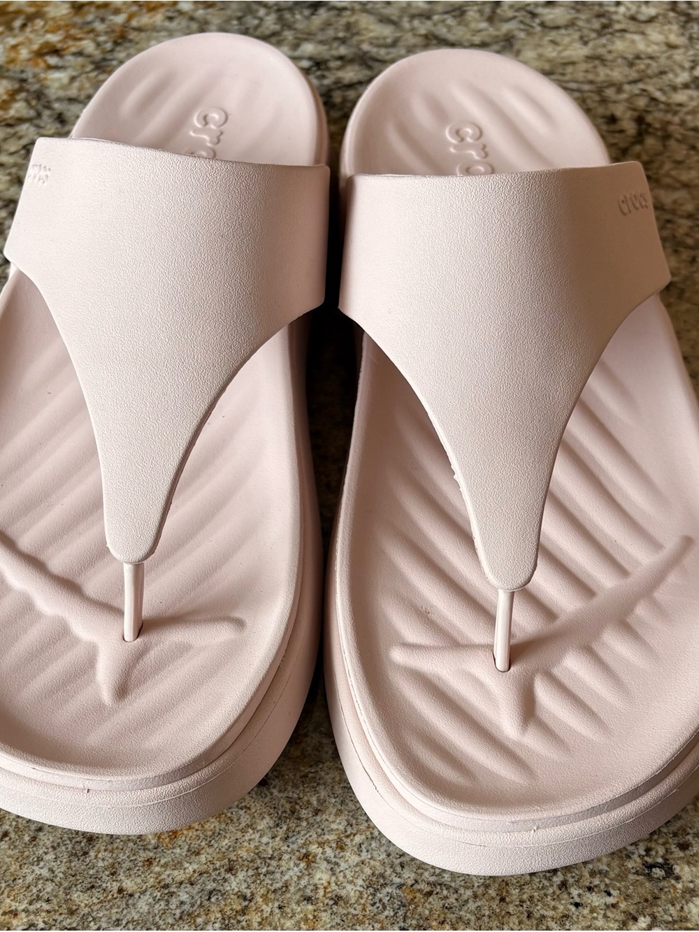 Crocs “Get Away” Triangle Flip-Flop Size 9 Pink Quartz - Picture 4 of 8